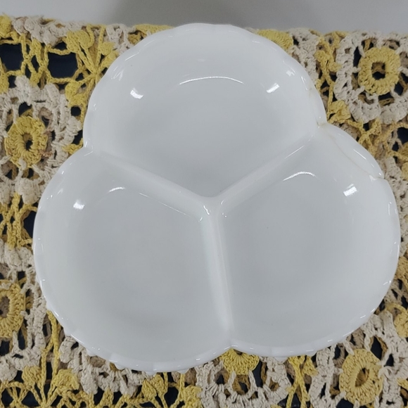 HOBNAIL MILK GLASS CANDY DISH - Picture 3 of 8